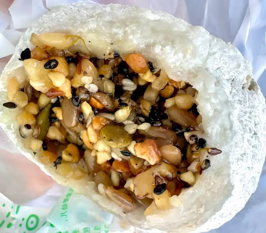 Ai Wo Wo, Beijing spring dessert with soft sticky glutinous rice and sweet fillings, close-up view