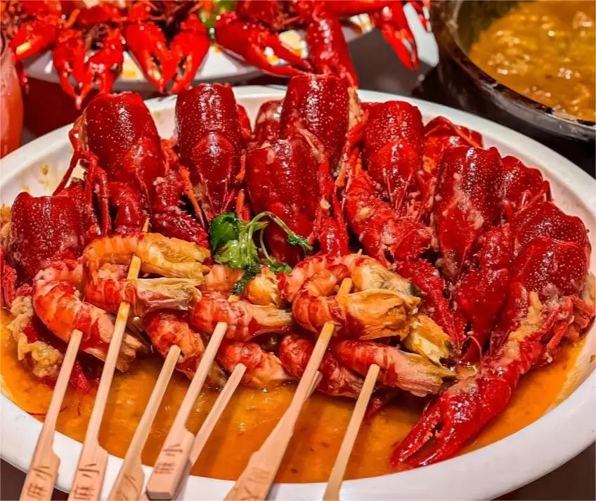Delicious spicy crawfish served at Guijie food street, a must-try dish in Beijing’s vibrant night dining culture.