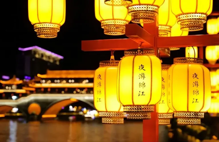 Lanterns illuminating Jinjiang River at night in Chengdu, highlighting local night culture and scenic nighttime strolls