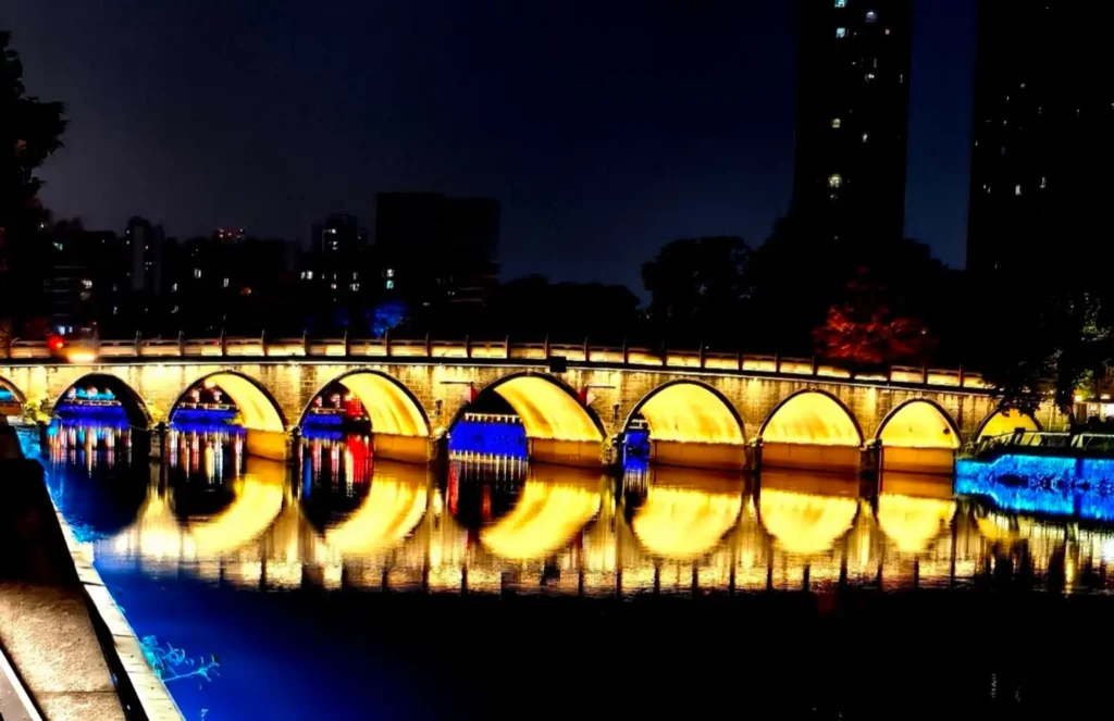 Jiuyanqiao at night along the Jinjiang River in Chengdu