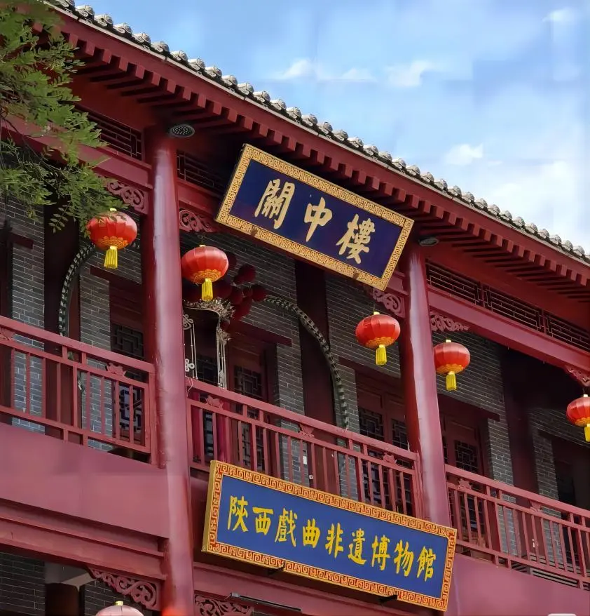 Huaxian shadow puppetry performance at Guanzhong Tower, Yongxing Fang, Xi’an, showcasing intangible cultural heritage