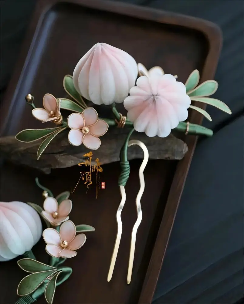 Traditional Chinese Ronghua (wool flower) craftsmanship, an immersive experience in Chinese-intangible-heritage-tours