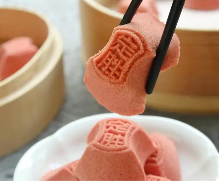 Dingsheng Cake served with Longjing tea, a classic Shanghai dessert experience
