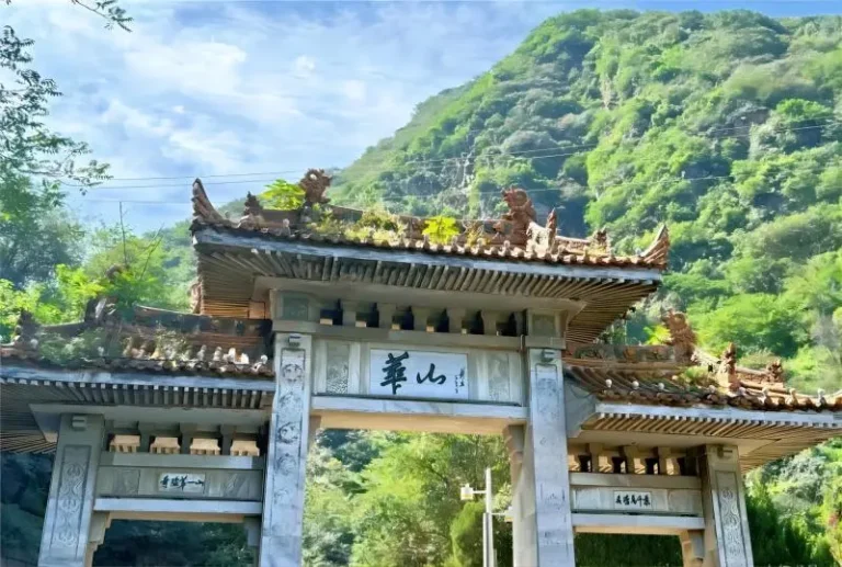 Main gate of Mount Hua with traditional Chinese architecture, welcoming visitors to the scenic mountain.