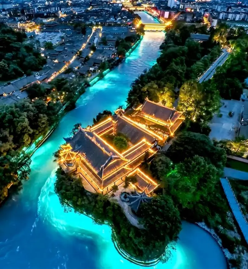 Nanqiao Bridge night view Dujiangyan blue tears reflection