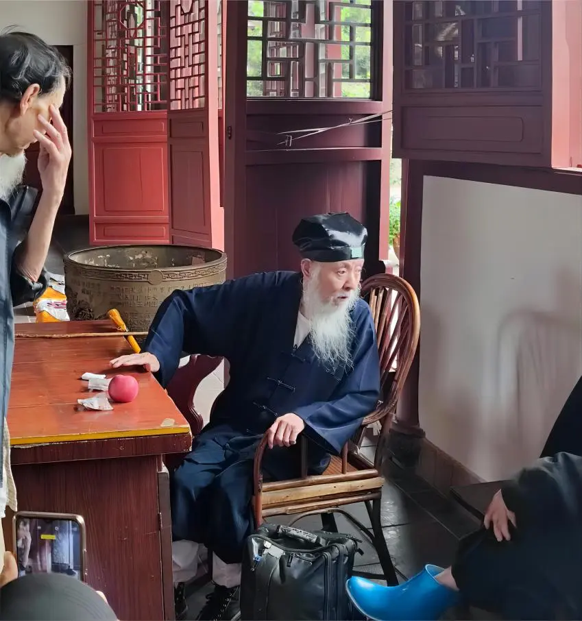 Taoist priest practicing traditional medicine consultation at Qingyang Palace Chengdu