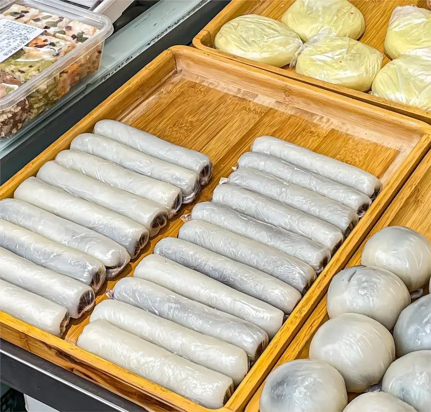 Tiaotougou (Glutinous Rice Roll), traditional sweet snack in Shanghai