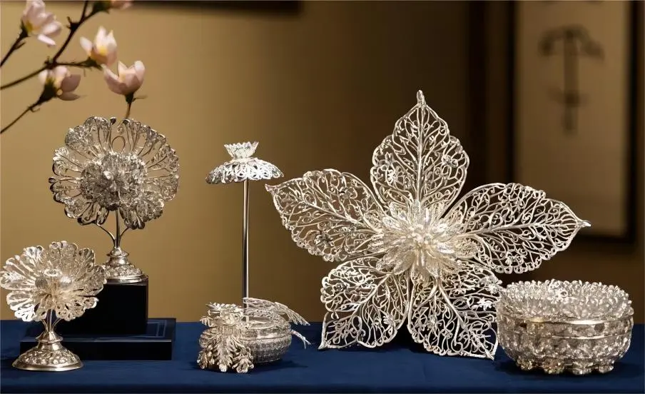 Chengdu Silver Filigree (Yinhuasi) desktop ornament showing fine silver-wire craftsmanship