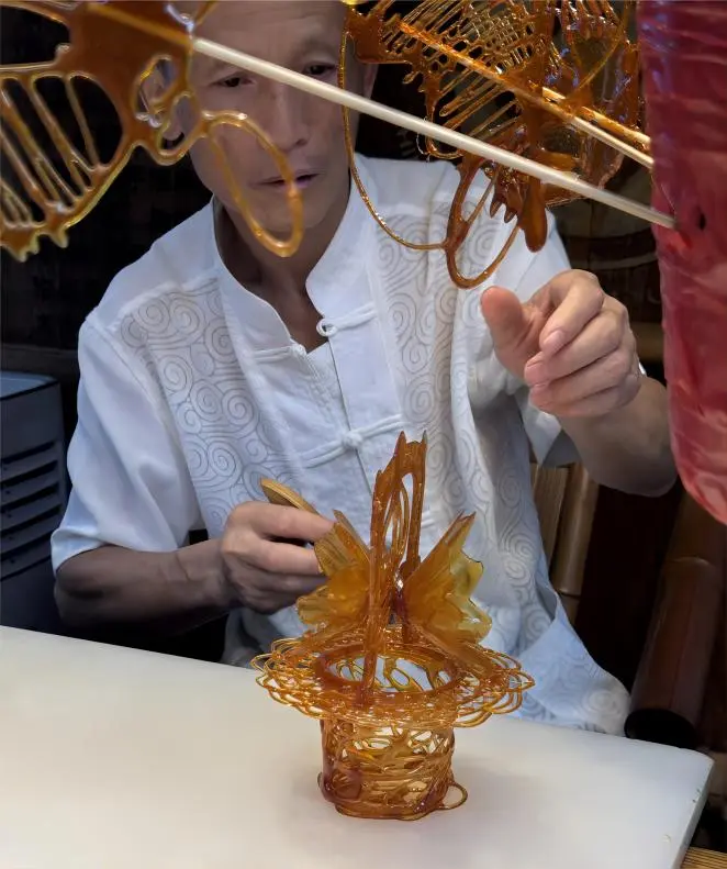 Flower basket sugar sculpture made with Chengdu Sugar Painting (Tanghua)