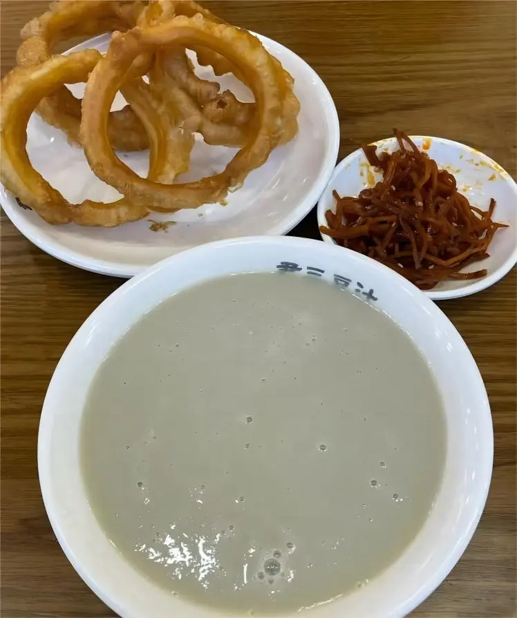 Close-up of Douzhier and crispy Jiaoquan, the classic Old Beijing breakfast pairing.