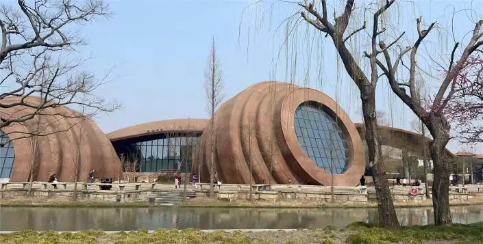 Archaeological Site Exhibition Hall at Guangfulin Shanghai displaying ancient cultural relics.