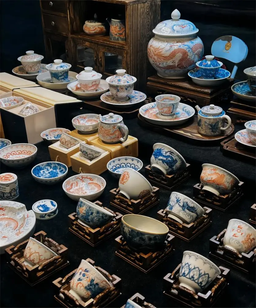 Jingdezhen Porcelain sold at Taoxichuan Ceramic Market stalls