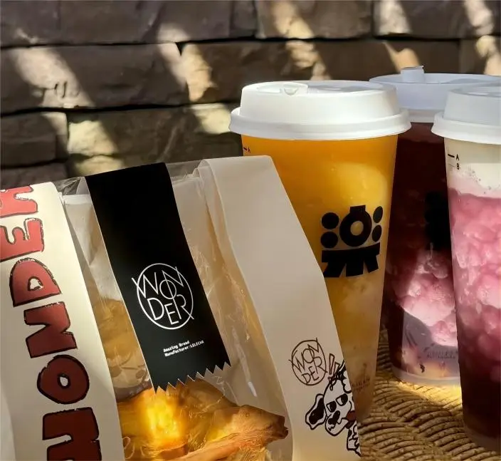 Lelecha milk tea with fresh bread in Beijing, a trendy Chinese tea shop pairing drinks with pastries.