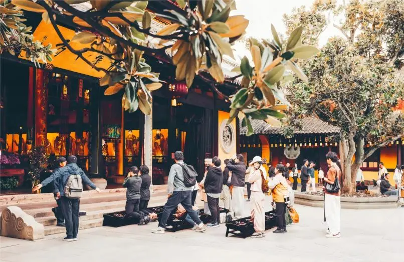 Visitors praying in front of the Main Hall at Longhua Temple Shanghai