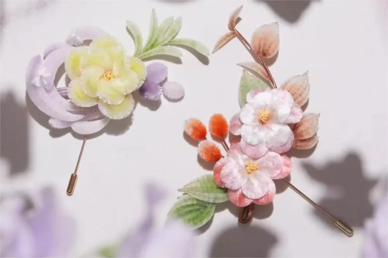 Elegant Nanjing Velvet Flower (Ronghua) brooch, blending traditional Chinese craftsmanship with contemporary design for cultural travelers and collectors.