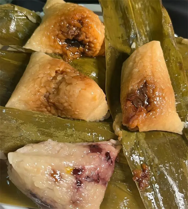 Northern-style sweet zongzi with red dates, a popular Beijing zongzi enjoyed during the Dragon Boat Festival.