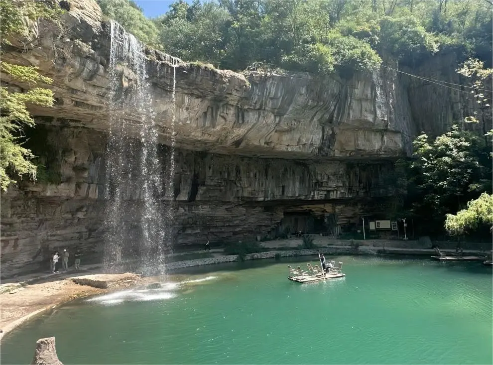 Scenic view of Qinglong Gorge with emerald waters and lush cliffs