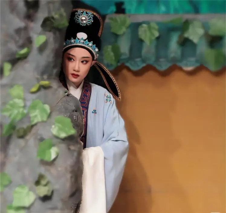 Yue Opera in Shanghai stage scene from Romance of the Western Chamber