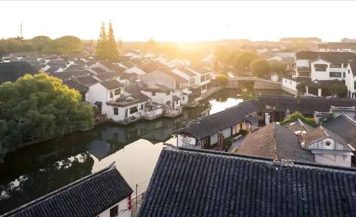 Tongli Water Town from Shanghai: A Journey into Jiangnan’s Timeless Charm