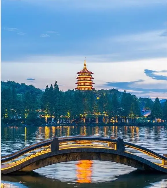 Autumn moon reflecting on West Lake in Hangzhou, perfect for photography on a West Lake day trip from Shanghai