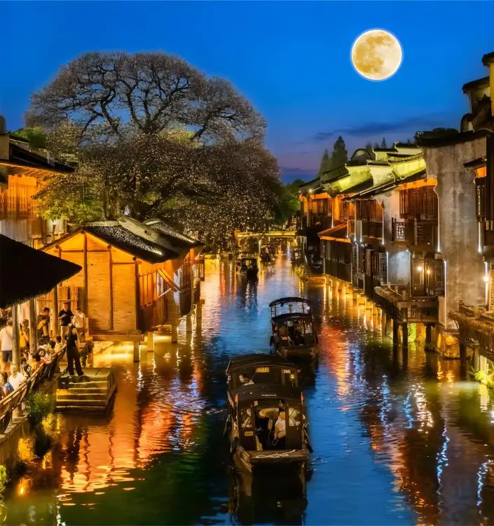 Moonlit canal view in Wuzhen during a peaceful evening, a highlight of a Wuzhen day trip from Shanghai.