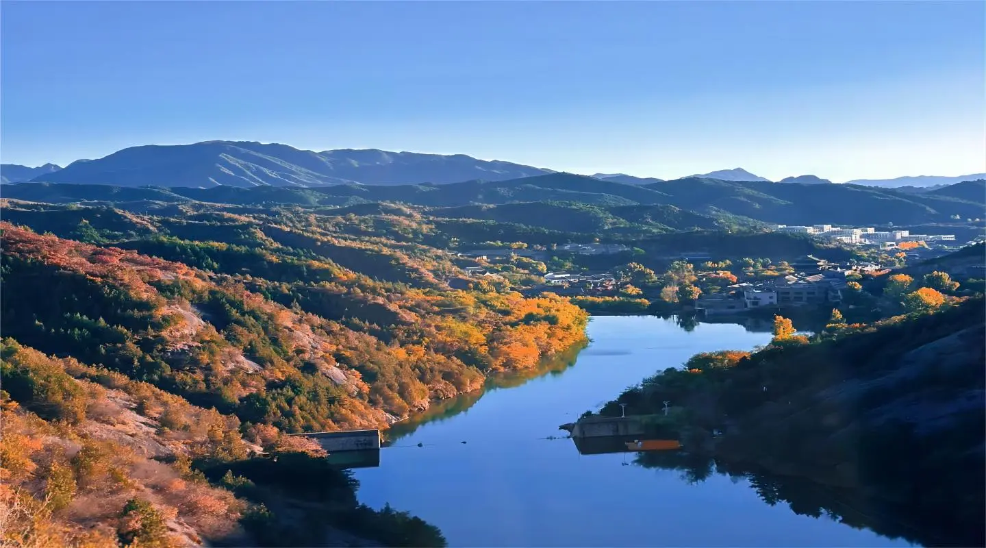 View of Yuanyang Lake Reservoir in Gubei Water Town area