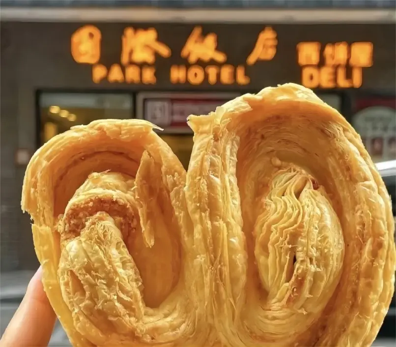 Shanghai Butterfly Crisp pastry, a classic sweet delicacy with flaky layers and crisp texture, a must-try Shanghai pastry.