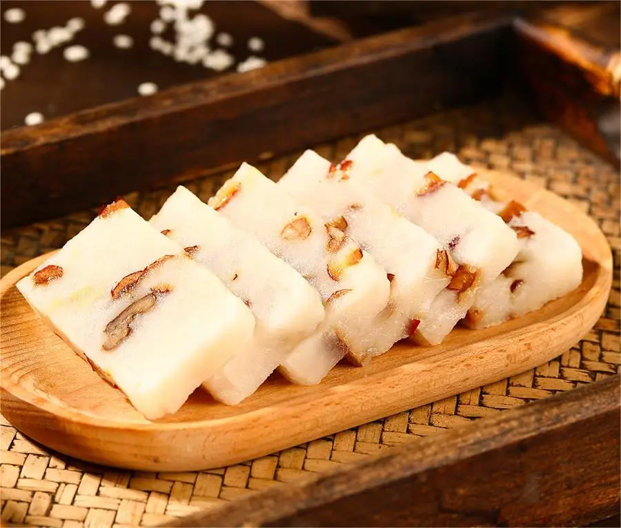 Chóngmíng Cake from Shanghai, soft and chewy traditional pastry, one of the city’s sweet & savory delicacies.