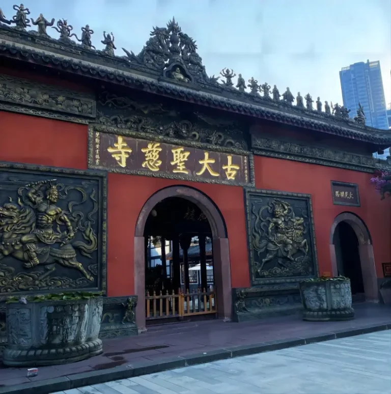 Chengdu Daci Temple: Finding Zen in the Heart of the Busy City