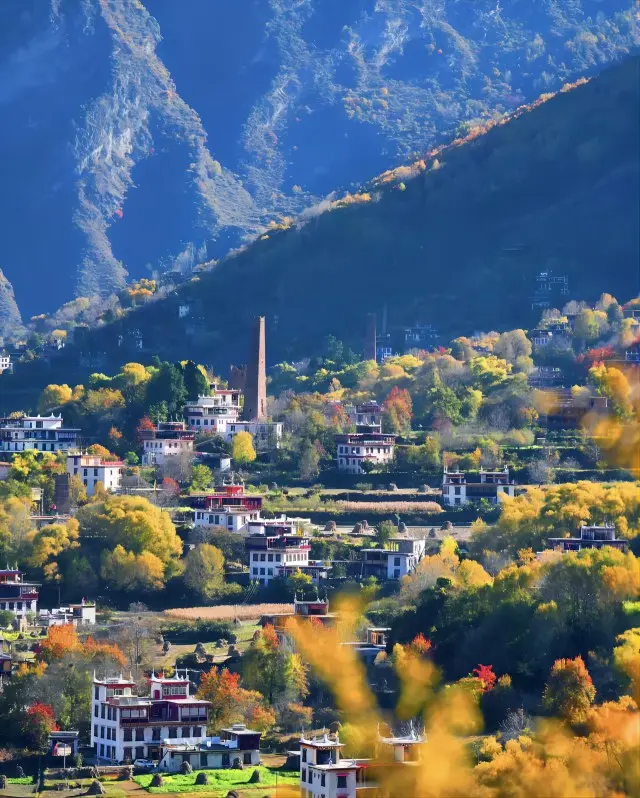 Layered Tibetan houses and watchtowers in Danba Tibetan Villages, Western Sichuan