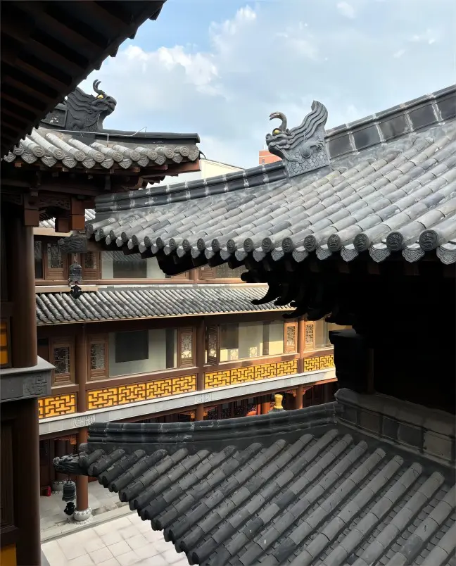 Close-up of a quiet corner at Fashan Nunnery in Shanghai, highlighting serene courtyards and Jiangnan-style design.