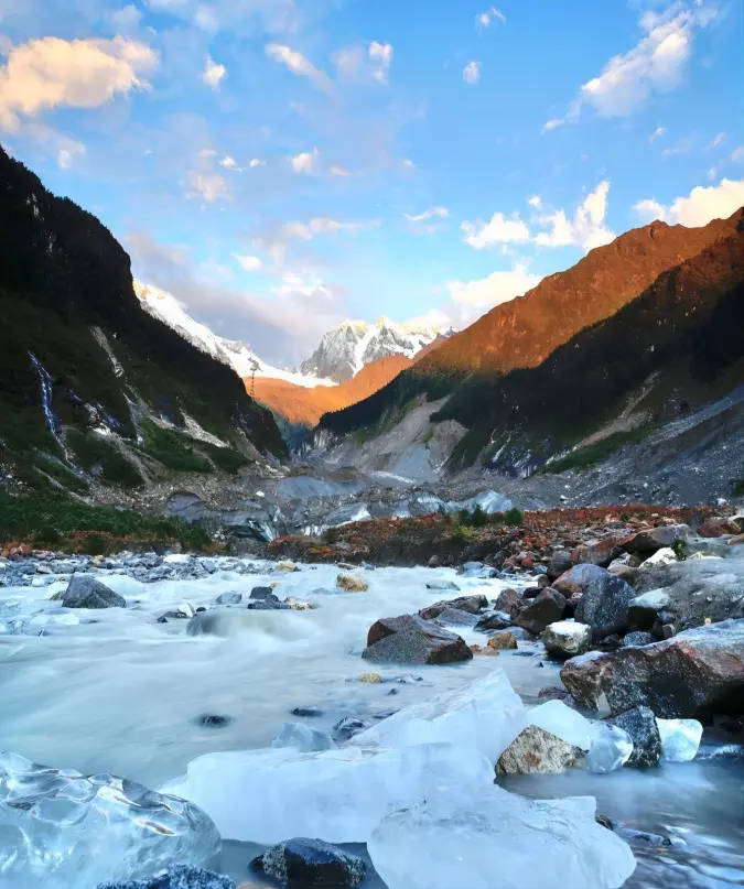 Close-up view of the Hailuogou Glacier ice formations on Mount Gongga, Sichuan