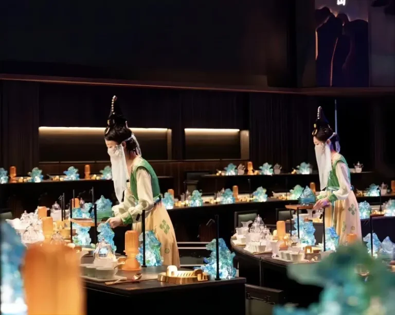 Hanfu-dressed staff at Hong Ding Yan hot pot restaurant in Chengdu