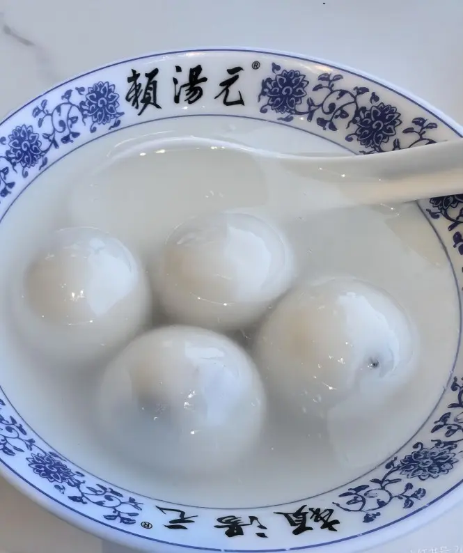 Lai tangyuan rice balls filled with sesame, a traditional Chengdu street food