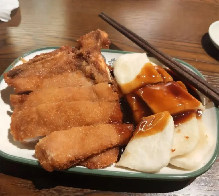 Traditional Shanghai Paigu Niangao (pork chop with rice cakes), crispy outside and soft inside