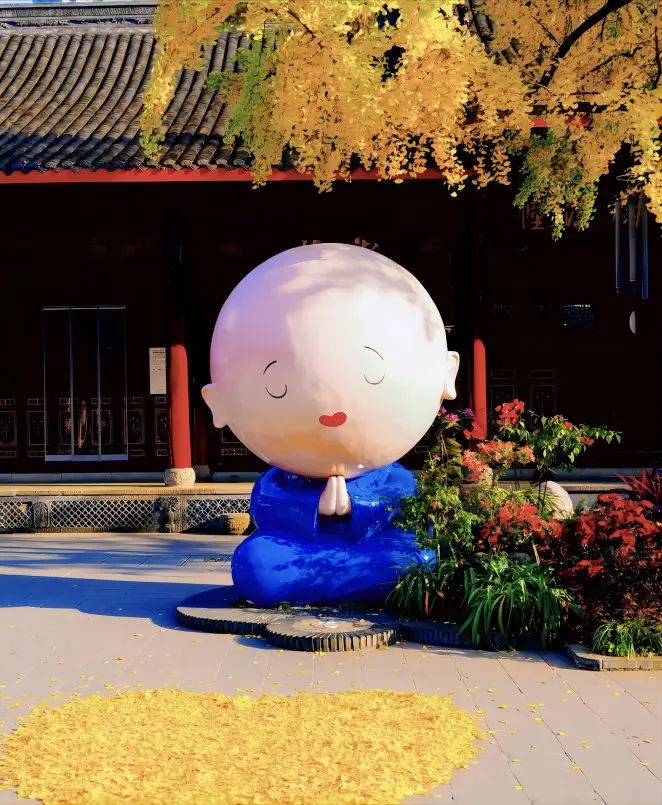 A quiet corner of Daci Temple in Chengdu, showcasing traditional architecture