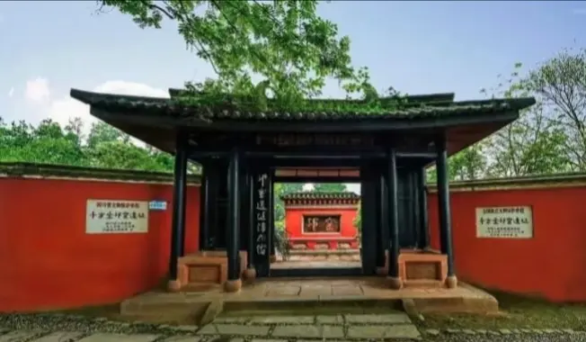 Shifangtang core area at the Qiong Kiln Site in Chengdu, showing ancient kiln mounds and archaeological structures.