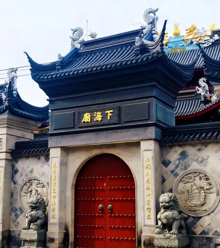 Entrance of Xiahaimiao Temple in Shanghai, a historic Zen sanctuary on the Huangpu River.