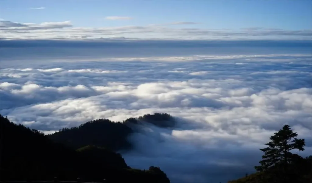 Sea of Clouds view from Sun and Moon Terrace, Xiling Snow Mountain