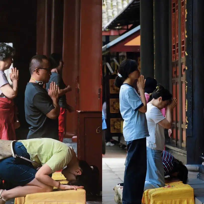 Locals praying with incense at Zhaojue Temple in Chengdu