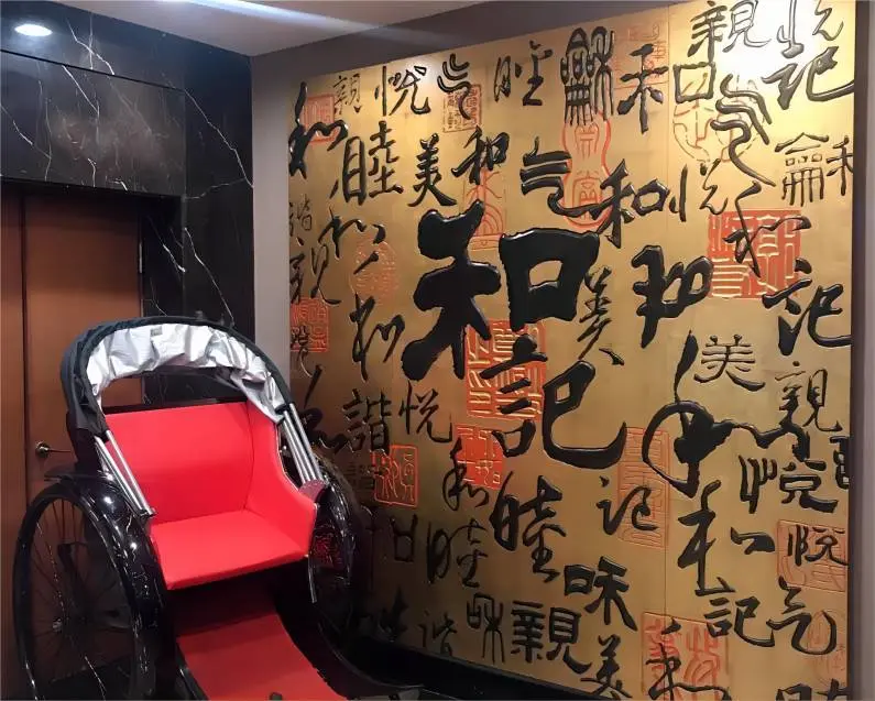 Heji Xiaocai Shanghai branch interior, a popular chain serving top-quality Crystal Shrimp.