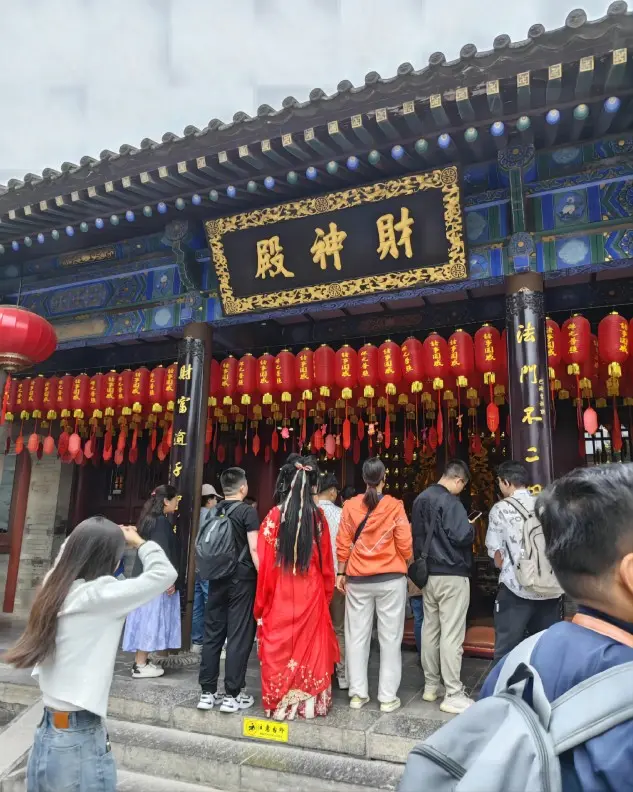 Devotees praying for wealth at Cai Shen Hall in Da Ci’en Temple, Xi’an, a popular spiritual activity