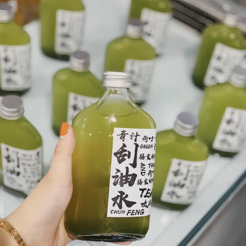 Chunfeng green juice herbal tea known as fat-scraper water in Shanghai
