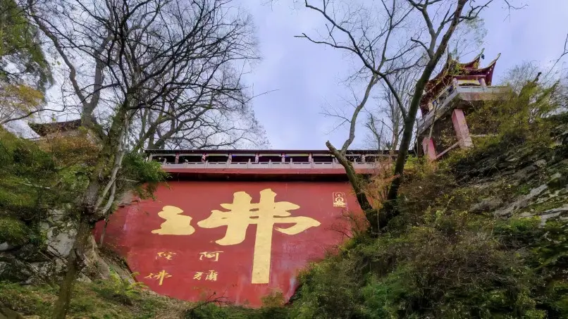Quiet corner inside the Purple Bamboo Forest temple at Nanwutai on Zhongnan Mountain