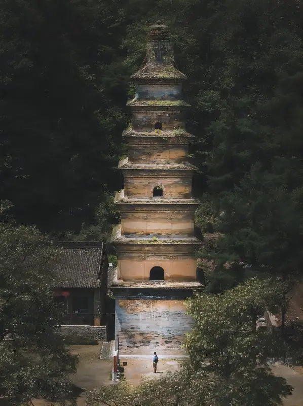 Sui Dynasty pagoda at Shengshou Temple on Nanwutai, Zhongnan Mountain