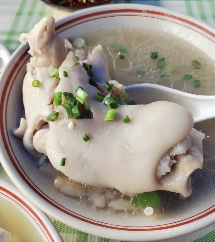 Old Soldier’s braised pig trotter soup at Fuqin Night Market in Chengdu
