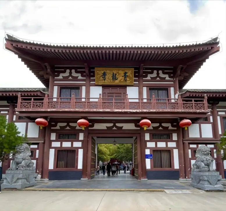 Main entrance of Qinglong Temple in Xi’an, a historic Tang Dynasty Buddhist temple on the Leyou Plateau
