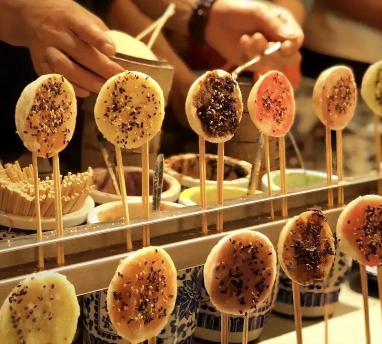 Street vendor selling Jinggao, a classic Xi’an traditional snack