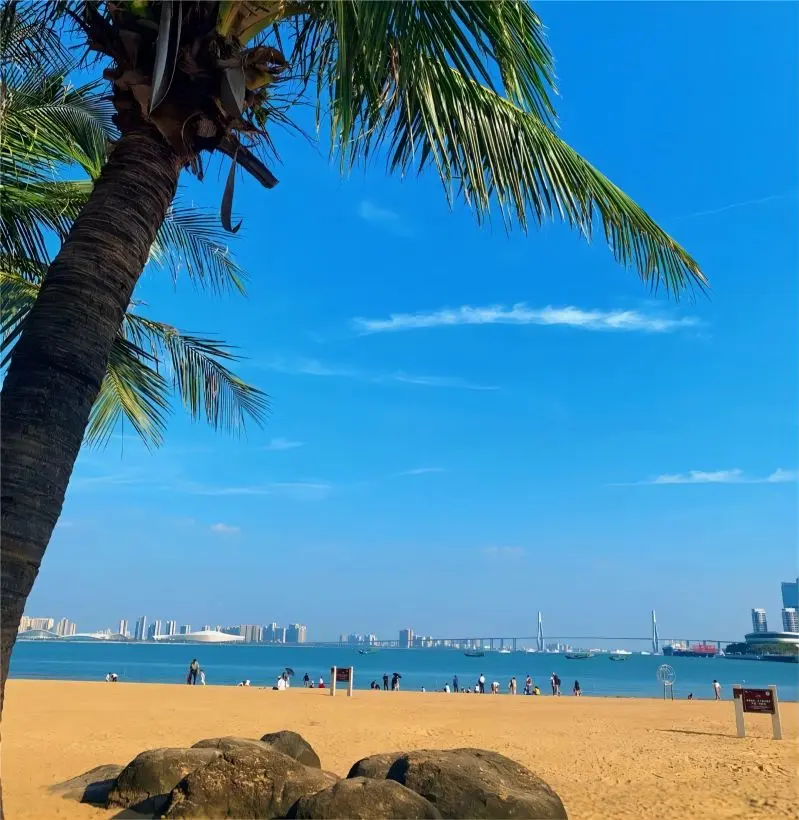 Sunny day at Jinsha Bay Beach in Zhanjiang, clear skies and blue sea