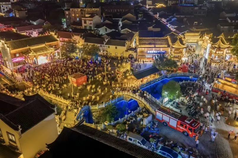 A bird's-eye view of the night scene in Yiwu Fotang Ancient Town, beautifully illuminated.